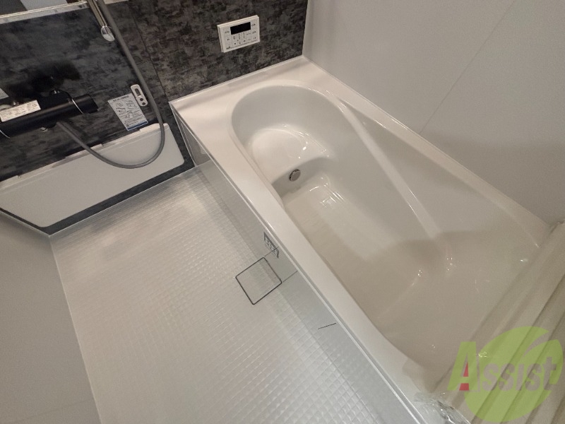 バス・シャワールーム　浴室です。バスタブが広く疲れが取れてゆったりできます。