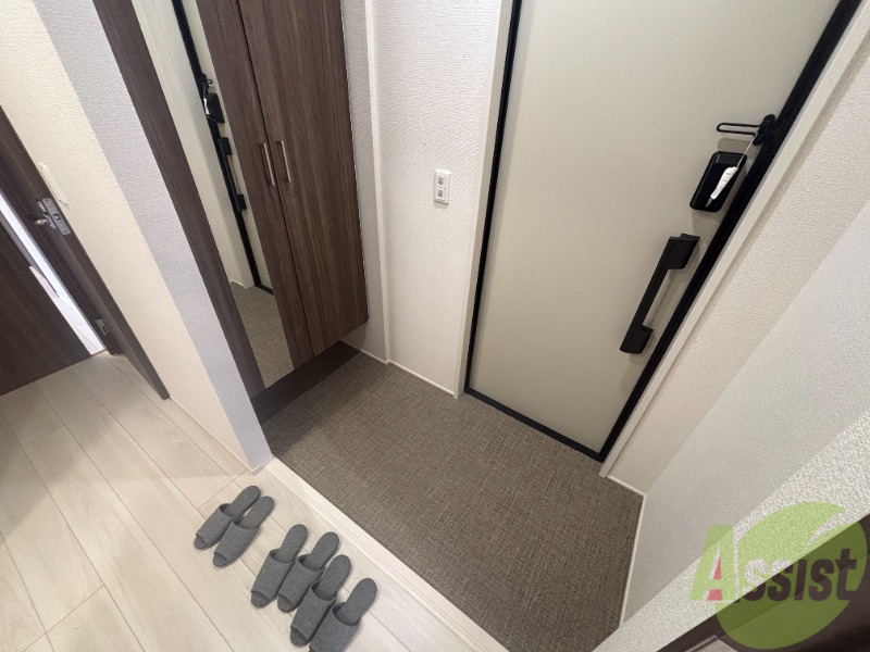 玄関　こちら玄関のお写真です！広々としていて靴の着脱に便利です