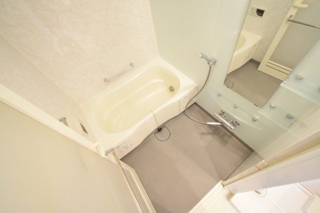 バス・シャワールーム　※他の部屋の写真になります