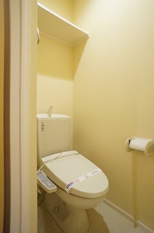 トイレ　暖房洗浄便座付きトイレです