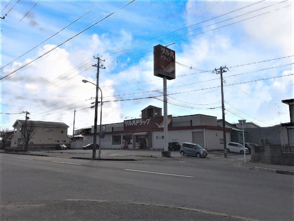 ドラックストア　ツルハドラッグ 湊高台店（ドラッグストア）まで407m