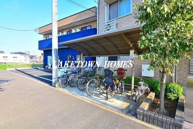 その他共有部分　敷地内に屋根付きの駐輪場があります。