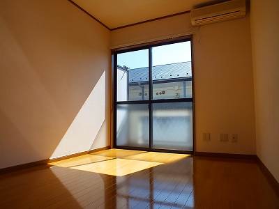 居室・リビング　日当たり良好、洋室６帖
