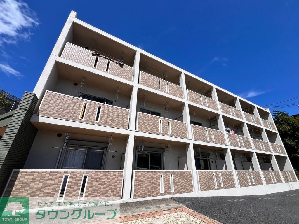 小田急線 町田駅 バス乗車時間：10分 最寄りバス停で下車 徒歩4分 築17年