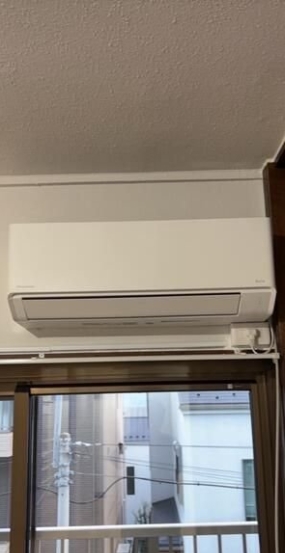 省エネ性能ラベル　エアコンのお写真です♪