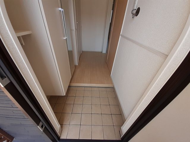 サントル ヴィラージュ Vの玄関写真