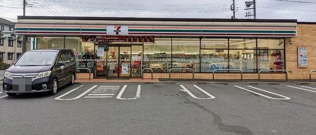 コンビニ　セブンイレブン木更津高柳南店（コンビニ）まで800m