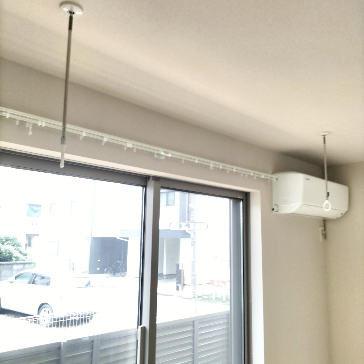 その他設備　エアコン2基　室内物干機付