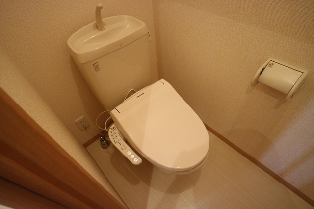 ＪＲ片町線 寝屋川公園駅 徒歩6分 2階建 築19年のトイレ写真