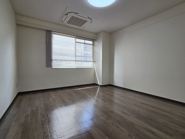 ビルまあぁろの居間写真