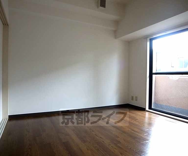 ライオンズマンション四条西洞院の居間写真