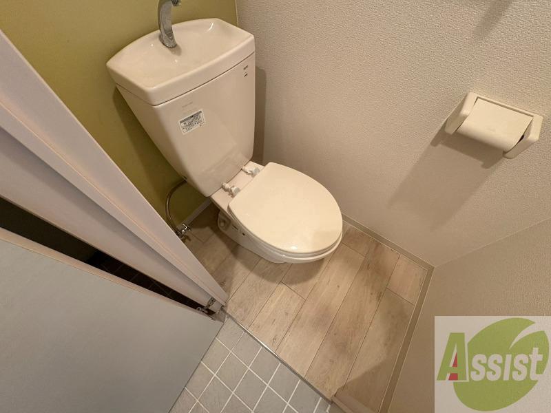 トイレ　こちらはトイレです。清潔感があり、安心して使用できます。