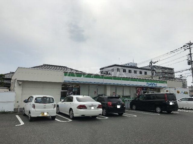 コンビニ　ファミリーマート 松島一丁目店（コンビニ）まで569m