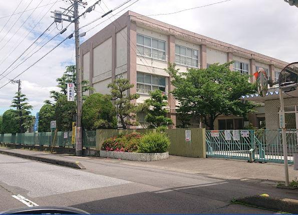小学校　一宮市立萩原小学校（小学校）まで451m