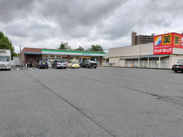 コンビニ　ファミリーマート 狭山富士見通り店（コンビニ）まで1017m
