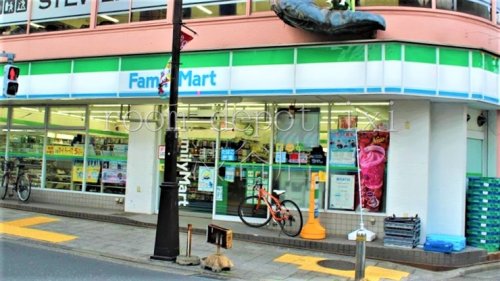 コンビニ　ファミリーマート 太子堂三丁目店（コンビニ）まで307m