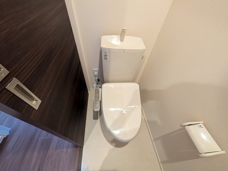トイレ　※他のお部屋の写真です