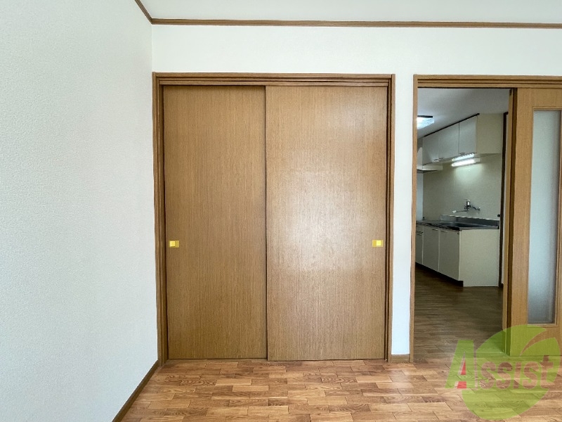 収納　収納はこちらのクローゼットをお使いください。