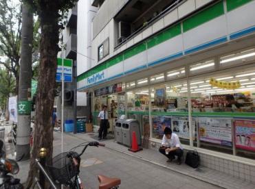 コンビニ　ファミリーマート・釣鐘町店（コンビニ）まで434m