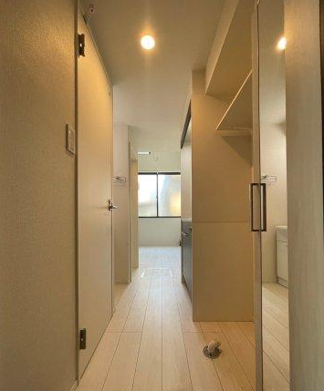 玄関　明るい玄関です ※写真は建物の標準的な設備になります。 現況