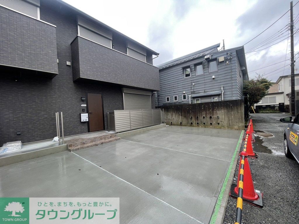 エントランス　駐車場