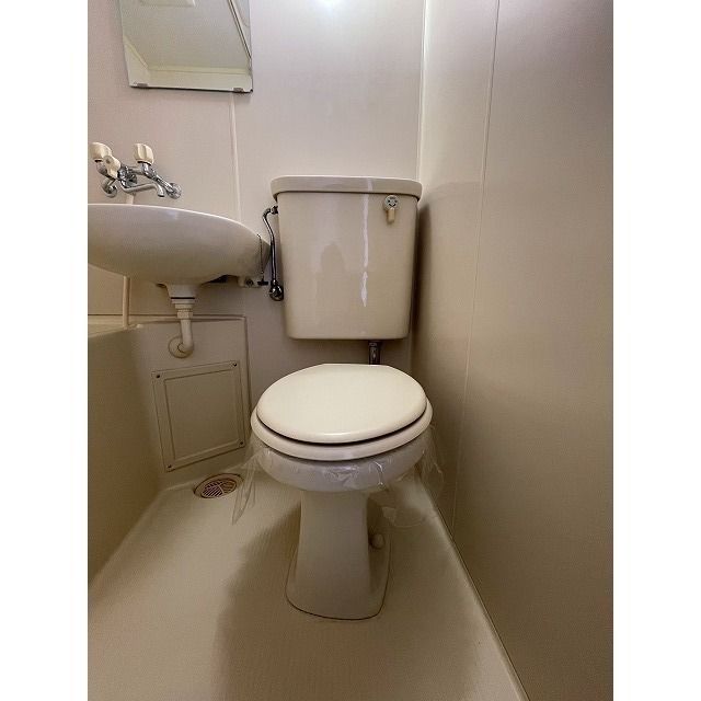 ＪＲ総武線快速 船橋駅 徒歩5分 5階建 築34年のトイレ写真