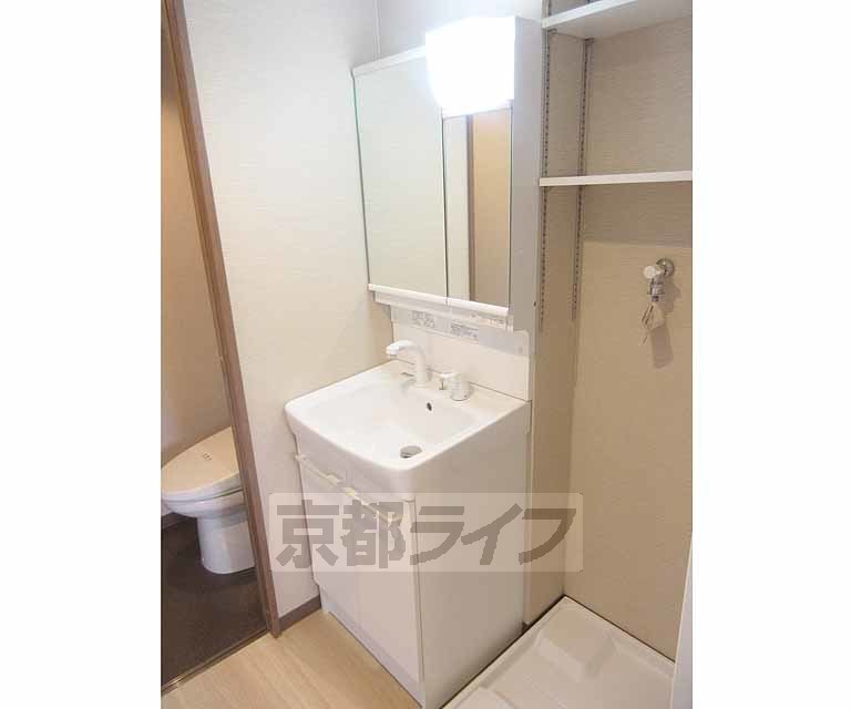 洗面設備　人気の独立洗面台です。