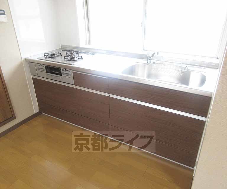 キッチン　人気の３口システムキッチンです。