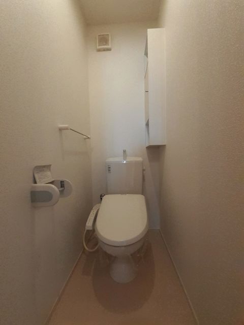 ＪＲ白新線 豊栄駅 徒歩20分 2階建 築14年のトイレ写真