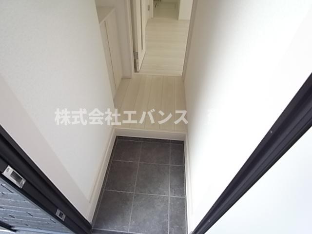 ナリトモ仁戸名Cの玄関写真