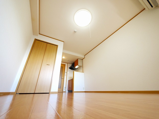 その他部屋・スペース　広々とした洋室です