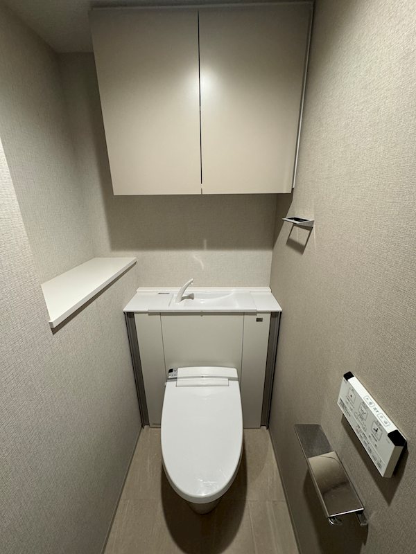 プレサンス ロジェ 金山駅前のトイレ写真
