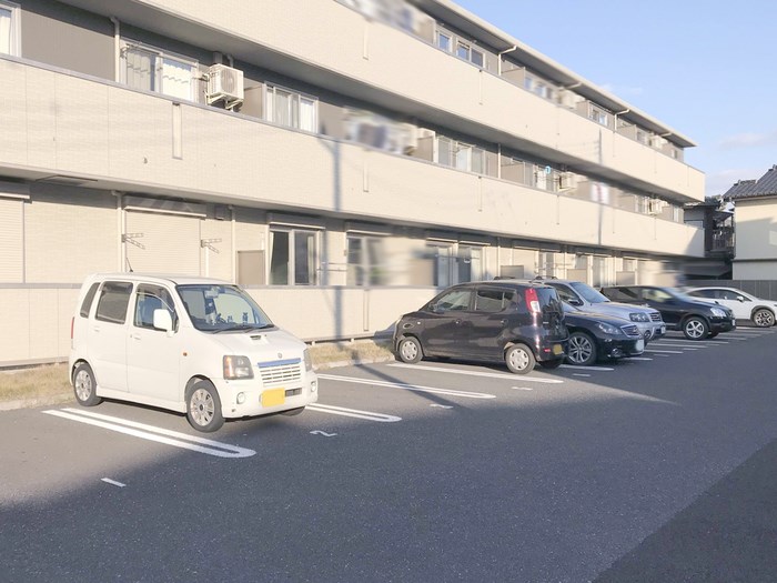 駐車場　敷地内駐車場（空き要確認）