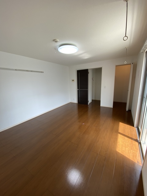 居室・リビング　お部屋はどーんと１１帖。