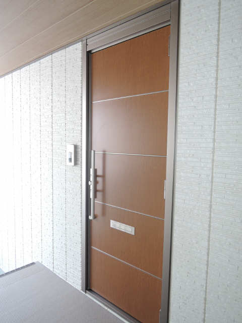 Lyric池下の玄関写真