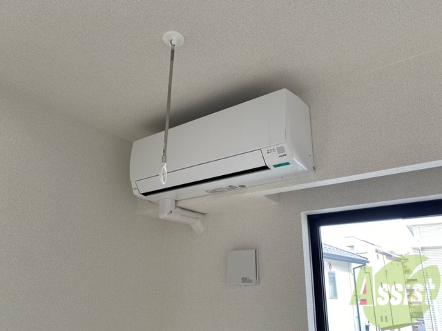 その他設備　お部屋の角にはこちらのエアコンがございます