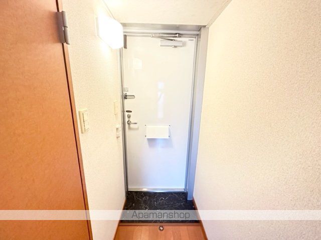 レオパレス椿原の玄関写真