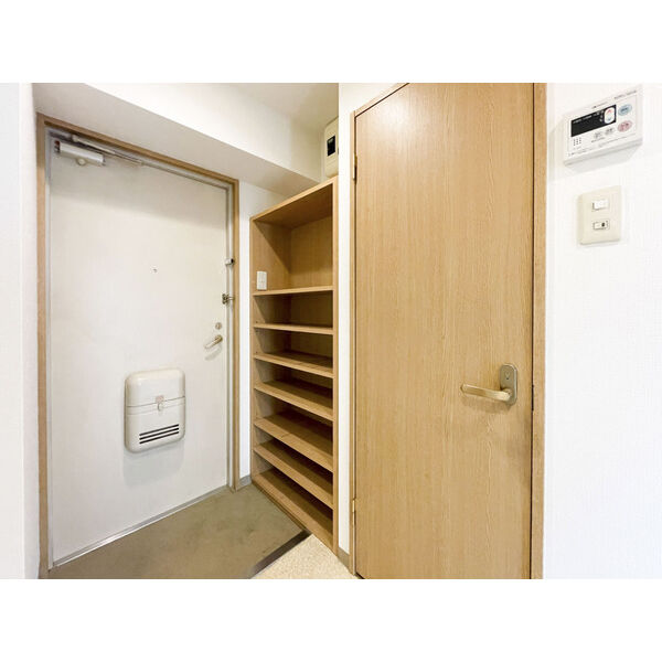 玄関　※別室の参考写真の為、現況優先です。