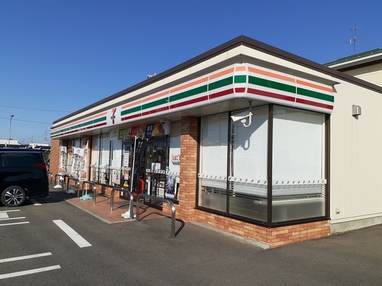 コンビニ　セブンイレブン天童東芳賀3丁目店（コンビニ）まで435m