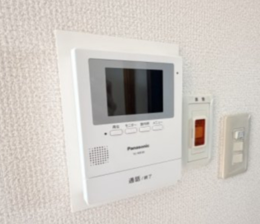 セキュリティ　女性の方でも安心のモニター付きインターフォン♪