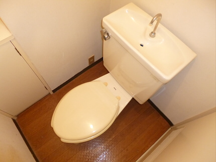 京王新線 幡ケ谷駅 徒歩9分 4階建 築41年のトイレ写真