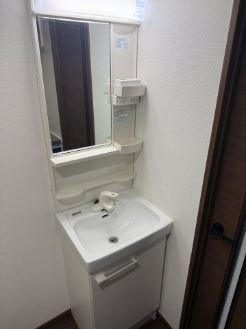 洗面設備　独立洗面台、朝の身支度には欠かせません