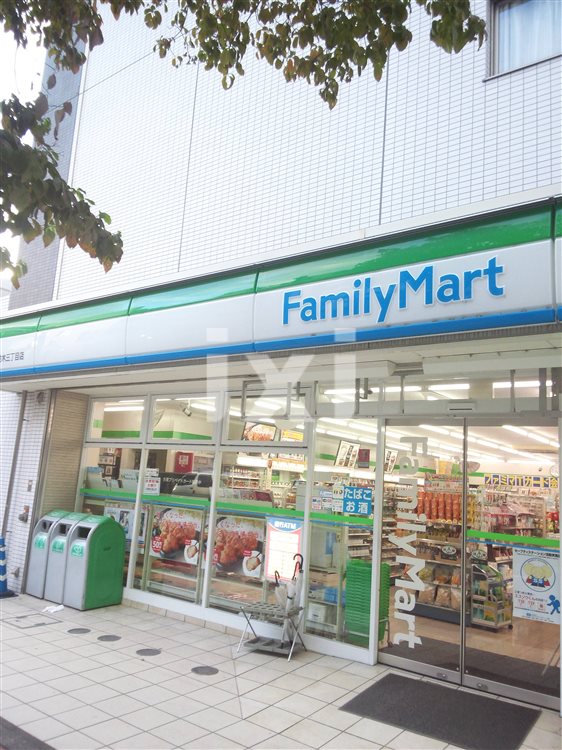 コンビニ　ファミリーマート（コンビニ）まで631m