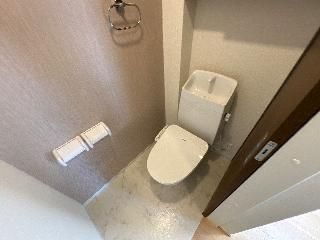 リバーヒルズ雀の宮3丁目新築アパートのトイレ写真