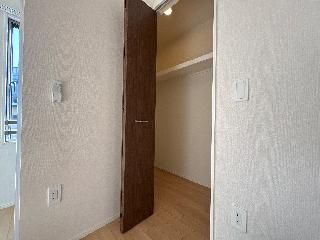 リバーヒルズ雀の宮3丁目新築アパートの内装写真