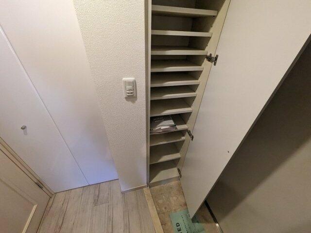 その他　靴入