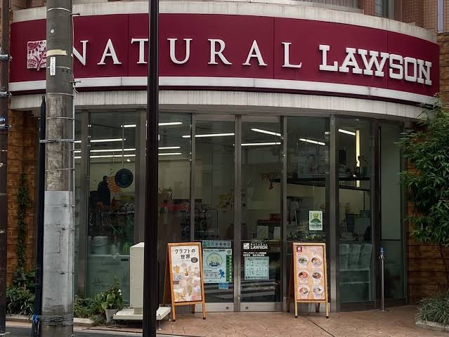 コンビニ　ナチュラルローソン赤坂通店（コンビニ）まで157m