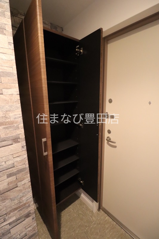 玄関　同型別部屋写真
