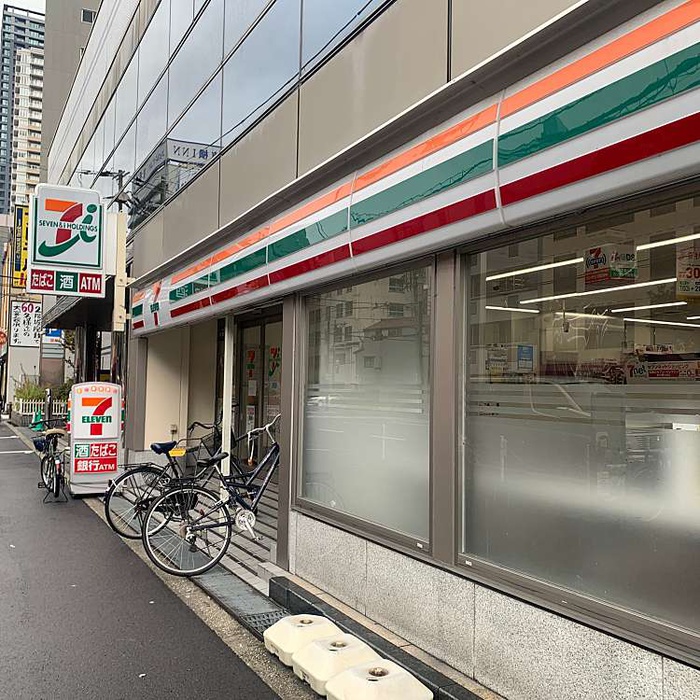 コンビニ　セブンイレブン（コンビニ）まで240m