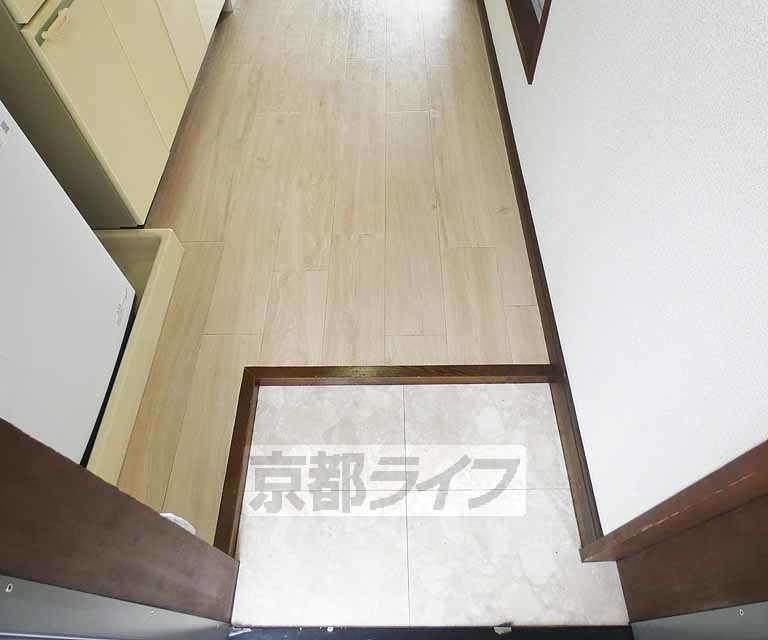 玄関　段差が低くて上がりやすい玄関です。